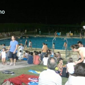 El pasado jueves 19 de Julio se abrió la piscina con un gran exito de participación , los vecinos de bargas pudieron refrescarse en una noche muy calurosa.