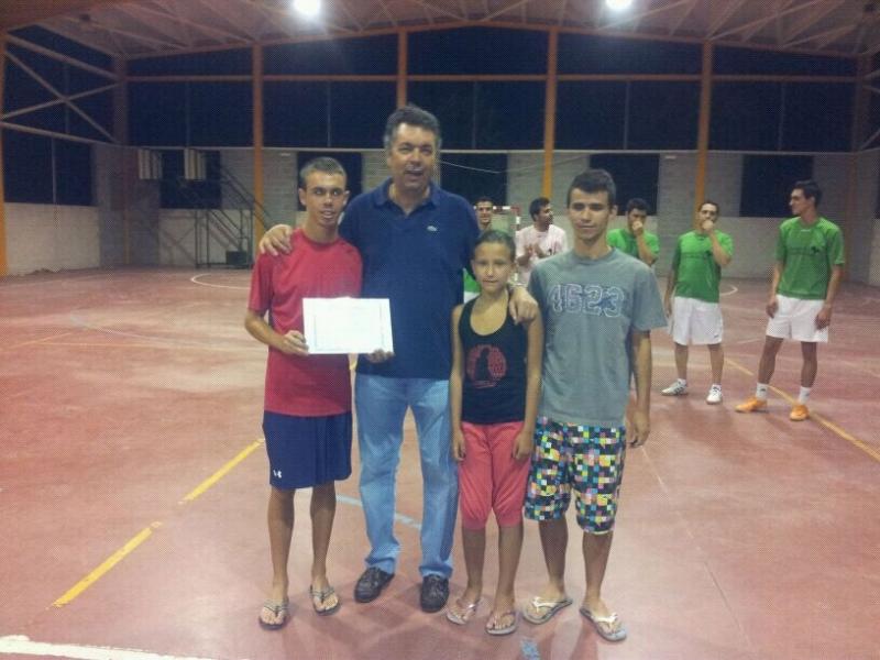 HOMENAJE AL ATLETA BARGUEÑO ÁNGEL RONCO EN EL III TORNEO DE FERIAS