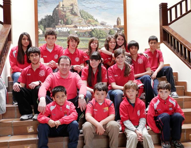 María Alonso consigue su 7º título regional en ajedrez por edades. 15 ajedrecistas del Club de Bargas participaron en Almansa logrando tres podiums