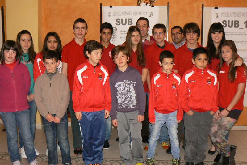 Luís F. Rivera Rodríguez y las hermanas Alonso Vara, campeones regionales de ajedrez en Tomelloso.