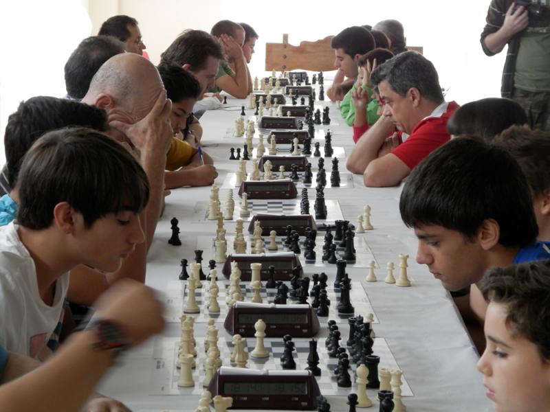 77 jugadores en el Torneo de ajedrez Bargas más internacional