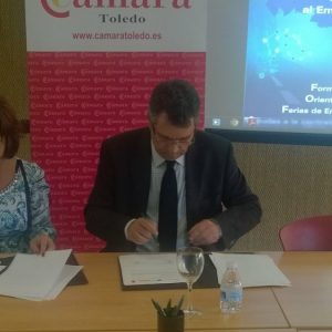 EL AYUNTAMIENTO DE BARGAS FIRMA UN PROTOCOLO PARA LA PROMOCIÓN DEL PROGRAMA INTEGRAL DE CUALIFICACIÓN Y EMPLEO