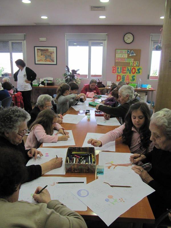 En Bargas, niños y mayores comparten actividad con motivo de las vacaciones de Semana Santa.