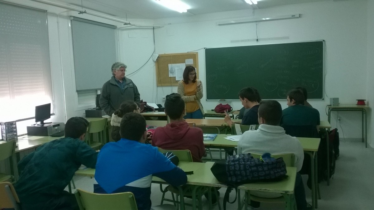 EL CENTRO DE LA MUJER DE BARGAS IMPARTE UN TALLER DE IGUALDAD EN EL I.E.S. JULIO VERNE DE LA LOCALIDAD.