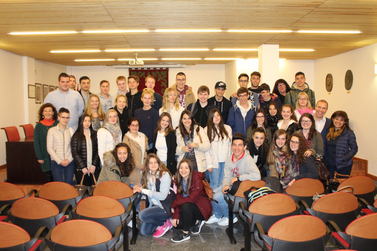 BARGAS RECIBE A UN GRUPO DE ALUMNOS Y PROFESORES PROCEDENTES DE LA LOCALIDAD SUECA DE BASTAD, CON MOTIVO DE UN INTERCAMBIO CULTURAL