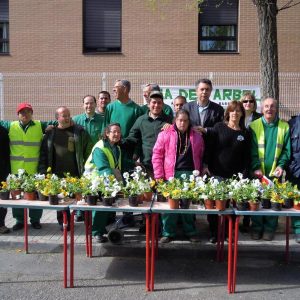 Bargas, reparte plantas con motivo del día del árbol