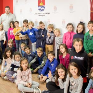 Los alumnos del Colegio Pintor Tomás Camarero de Bargas visitan el Ayuntamiento y la Biblioteca Pública Municipal