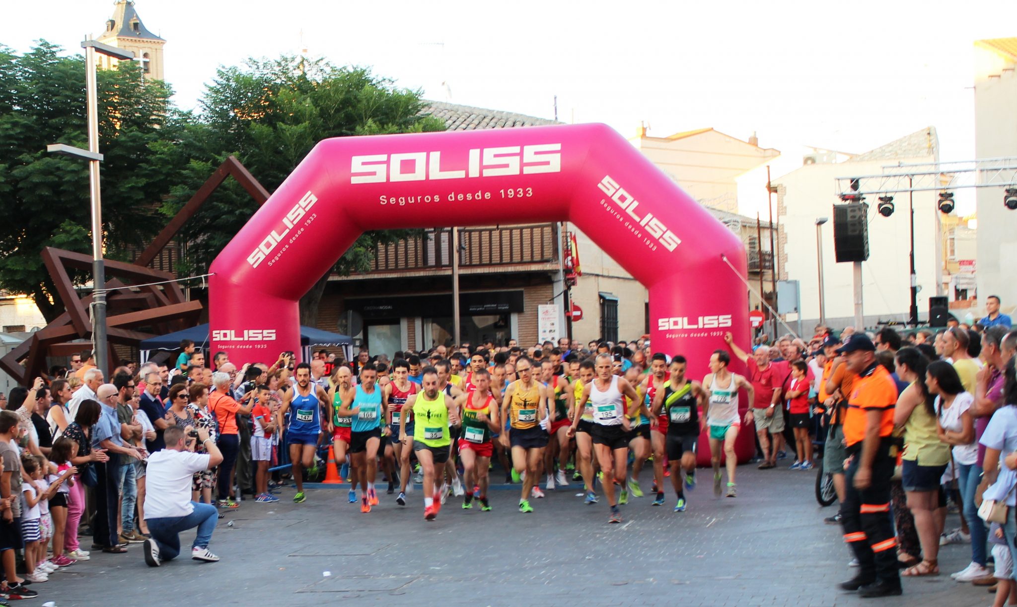 El Cross de Bargas bate record de participantes mientras se pone al día.