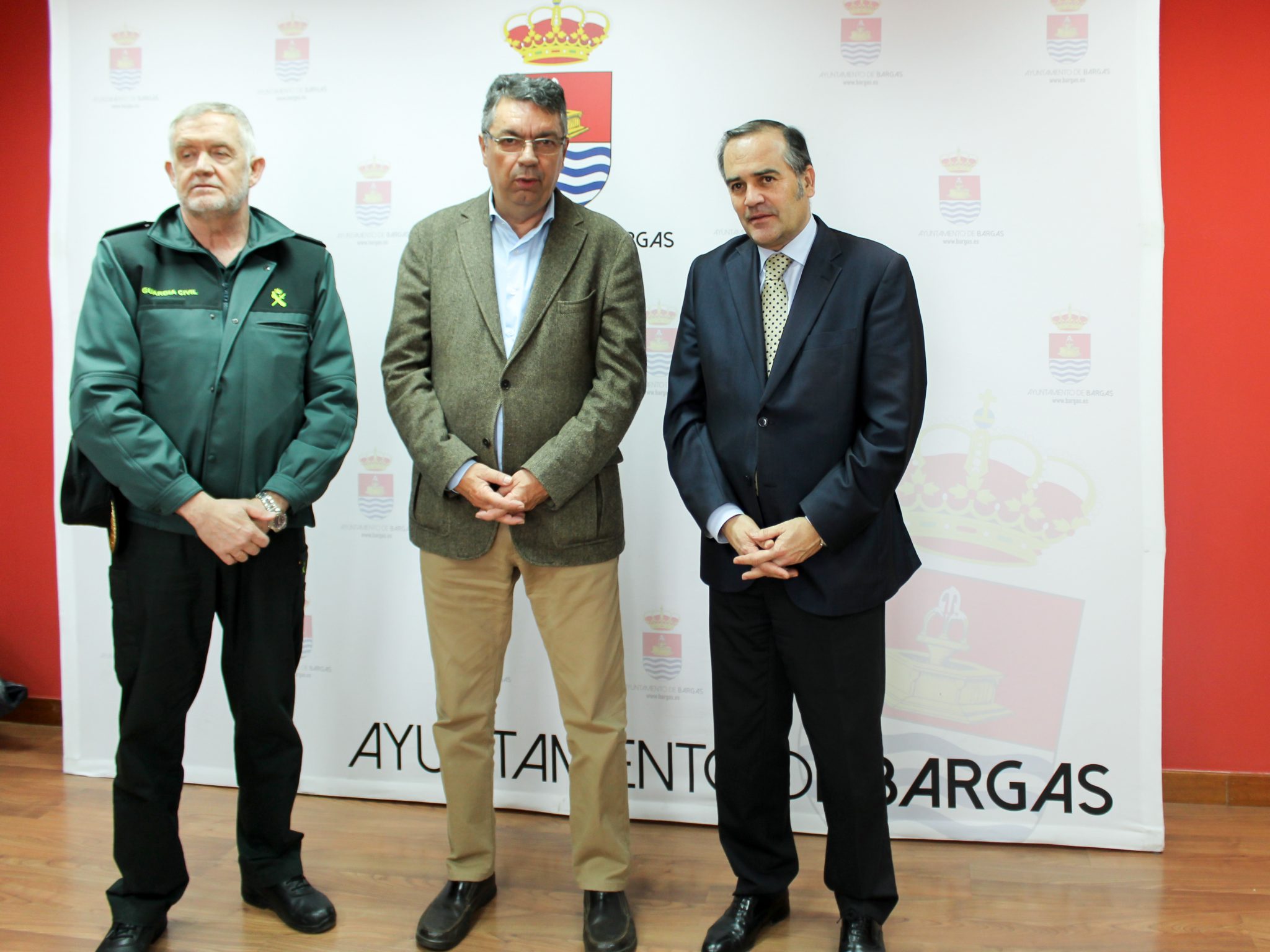 Bargas garantiza la apertura permanente del cuartel de la Guardia Civil