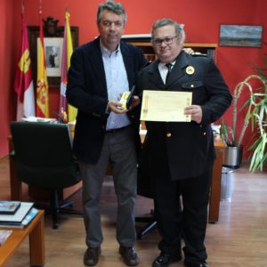 Distinción de Honor a un miembro de los Voluntarios de Protección Civil de Bargas.