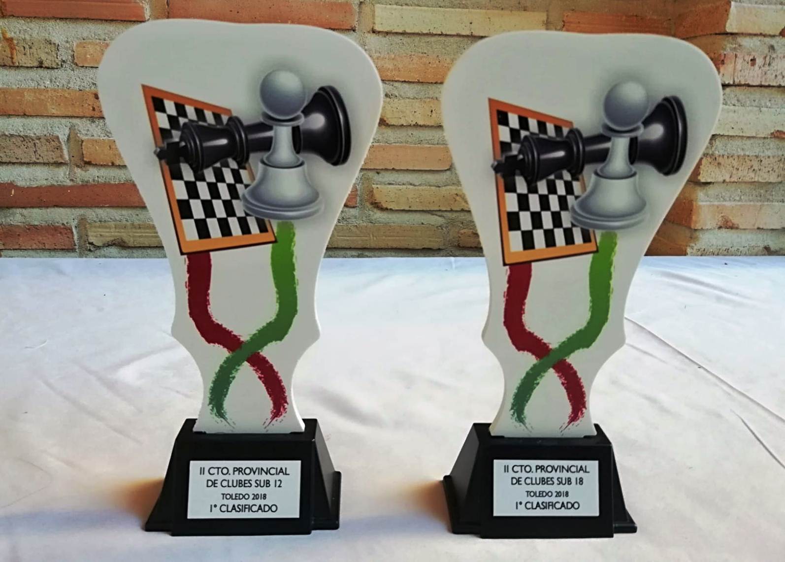 6. Los dos trofeos