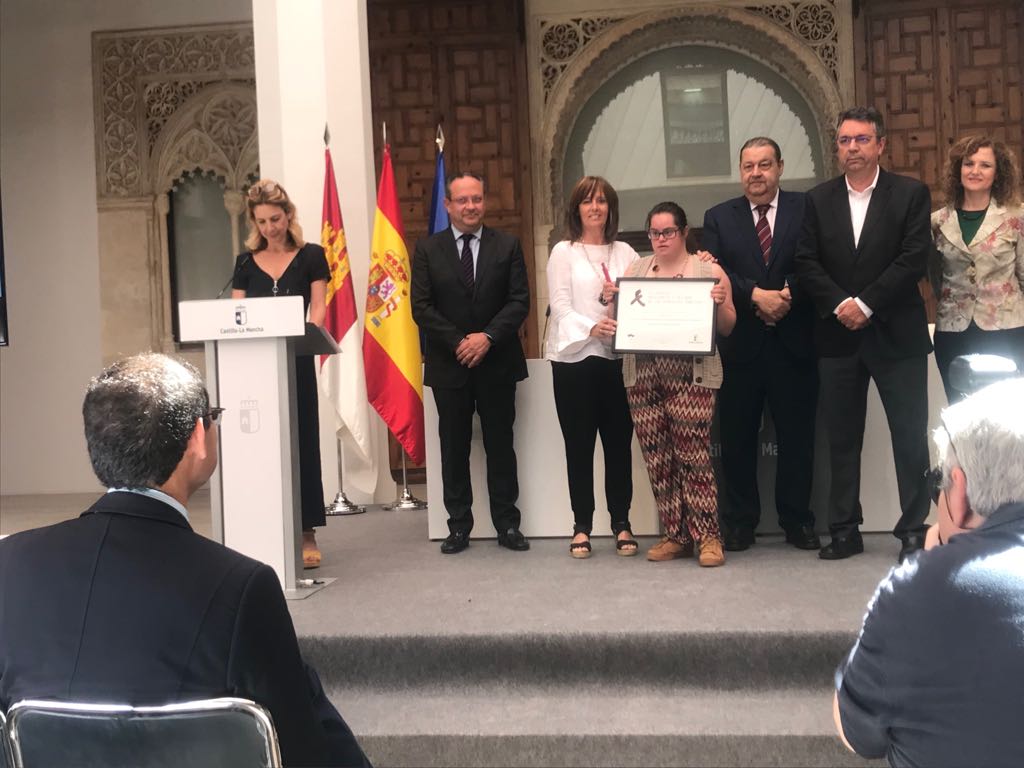 El Ayuntamiento de Bargas recibe de manos del Gobierno Regional el diploma como candidatura finalista durante la entrega de la VII Edición de los Premios a la Excelencia y Calidad de los Servicios Públicos