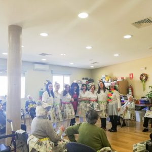 Los usuarios del Centro de Día de Bargas celebran el Carnaval