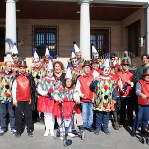 Grandes y pequeños dan la bienvenida al Carnaval en Bargas