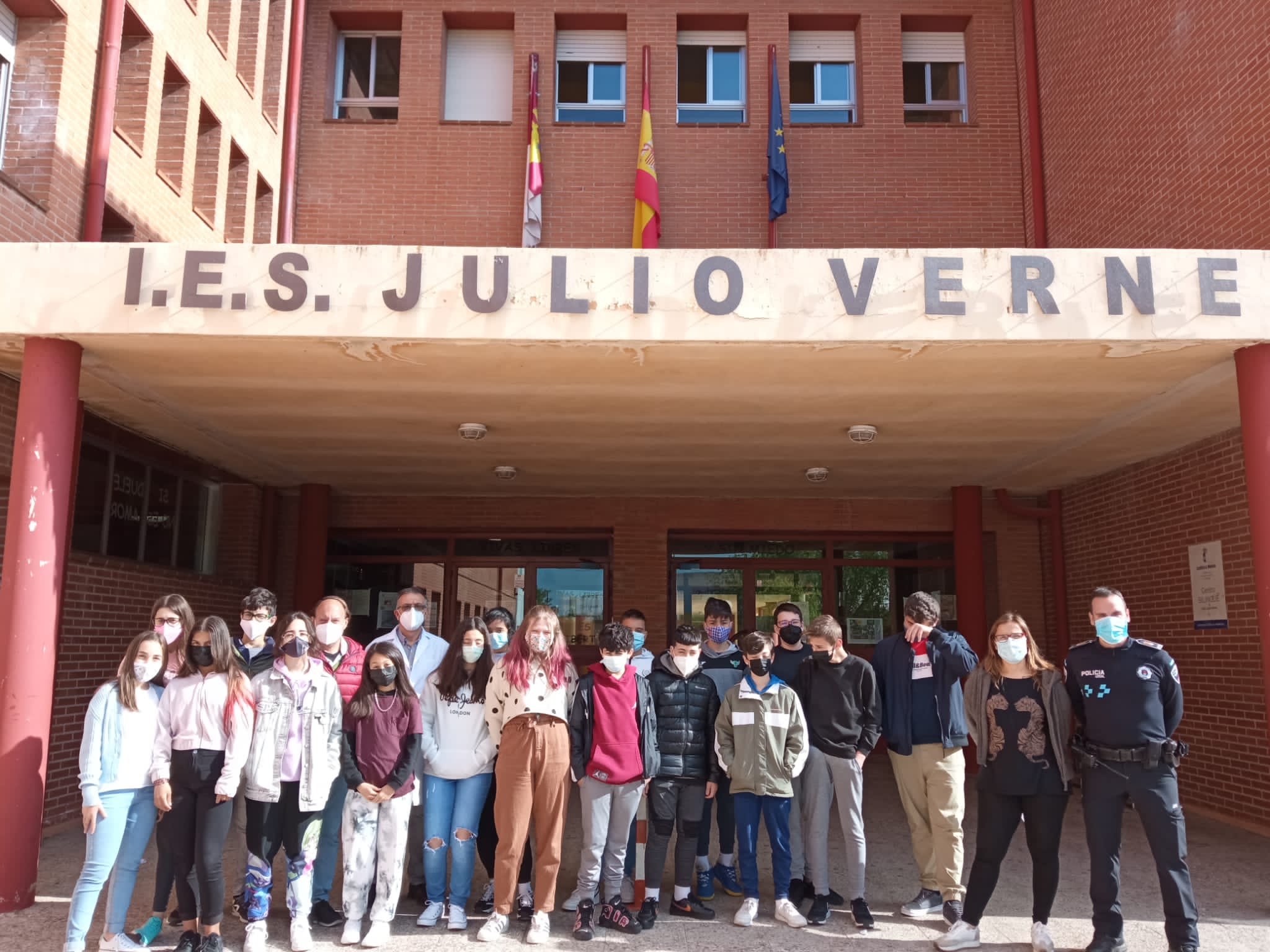 La Policía Local de Bargas forma a los alumnos de 1º de E.S.O. del I.E.S. «Julio Verne» en prevención sobre acoso escolar y los riesgos de las redes sociales