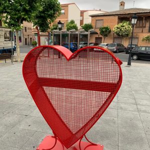 El Ayuntamiento instala 4 «Corazones Solidarios» para la recogida de tapones