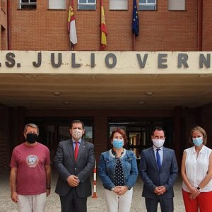 La Alcaldesa junto al Delegado Provincial de Educación y Deportes y el Delegado de la JCCM en Toledo, visitan el IES Julio Verne