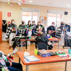 Los usuarios del Centro de Día celebran el Carnaval