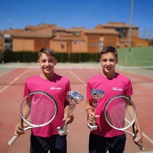 Los hermanos Carrascosa, vecinos de Bargas, se proclamaron de nuevo campeones regionales de tenis