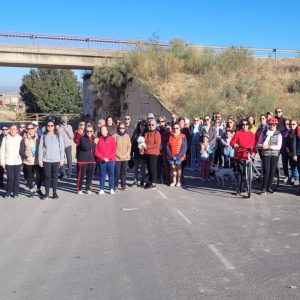 Un gran número de vecinos y vecinas participaron en la última ruta en familia