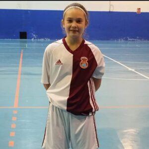 Dos jugadoras locales de fútbol sala femenino, seleccionadas por la Selección de Fútbol Sala femenino de Castilla-La Mancha