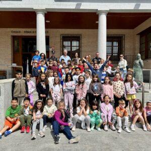 Los alumnos de Segundo de Primaria del CEIP «Stmo. Cristo de la Sala» visitan el Ayuntamiento