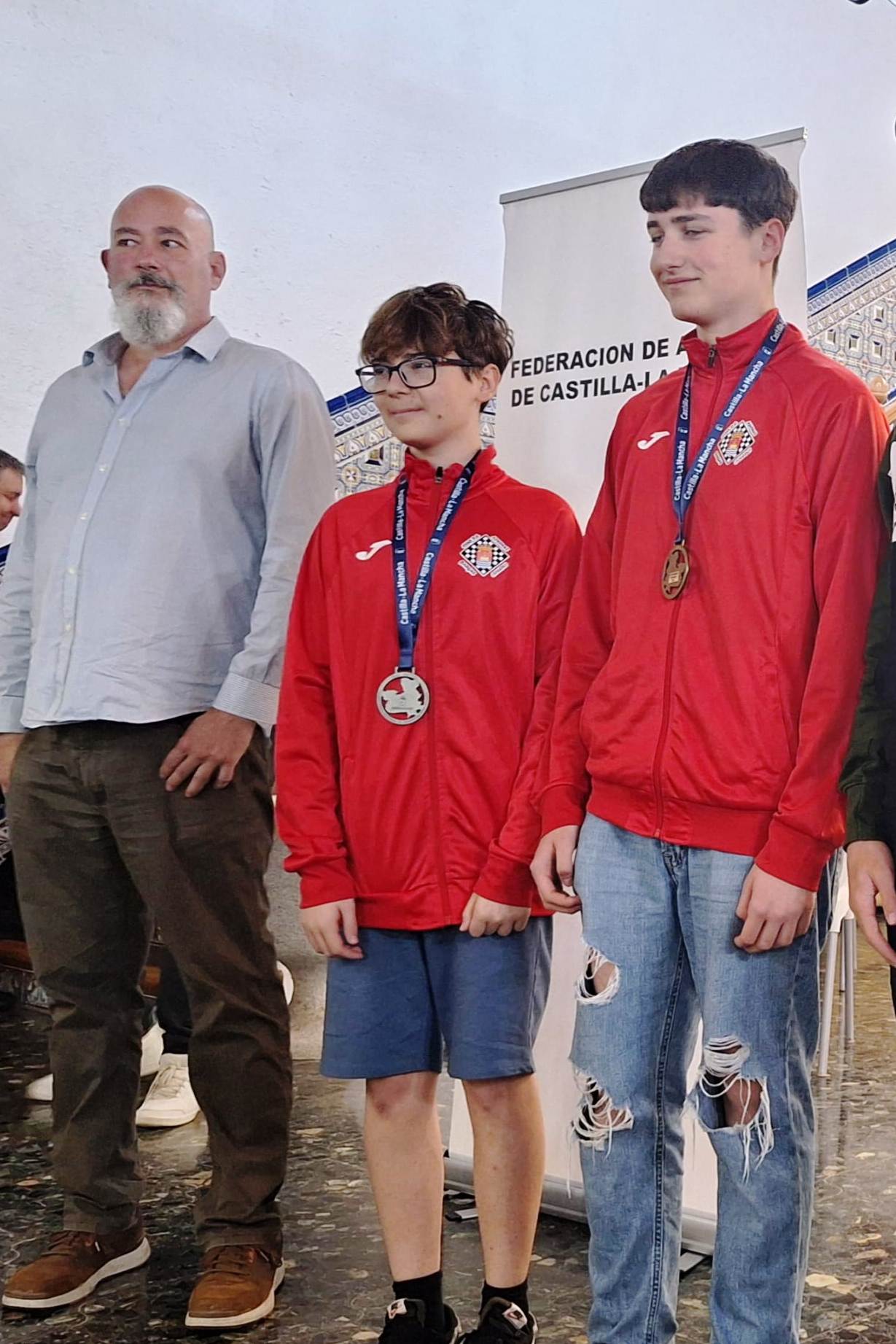 2. HUGO Y TEO MEDALLAS