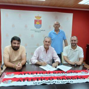 Firma de convenio deportivo entre Ayuntamiento de Bargas y el club de Fútbol Sala Atco. Bargas