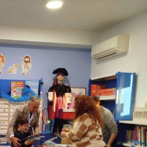 La Biblioteca P. M. de Bargas celebra el Día de las Bibliotecas premiando a los jóvenes lectores que consiguieron finalizar la actividad veraniega: ‘Un Mar de Refranes’