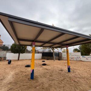 El Ayuntamiento de Bargas instala un toldo en el CEIP “Pintor Tomás Camarero”