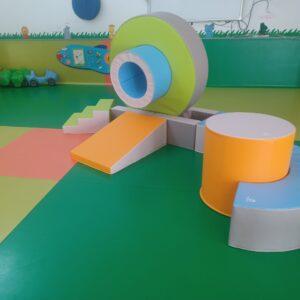 Dotación de mobiliario y material educativo y sensorial para la Escuela infantil «Gloria Fuertes»