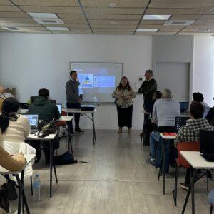 Inicio del curso presencial “Inteligencia Artificial Práctica para Emprendedores/as”