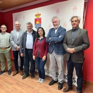 El Ayuntamiento de Bargas formaliza la recepción definitiva de las obras de urbanización parcial de la Unidad UA-08 para terminar el proceso de urbanización. La firma del acta de recepción permite la incorporación de los viales e infraestructuras al patrimonio municipal y abre la puerta al desarrollo de viviendas.