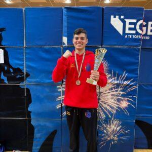 El bargueño Mario Hernández conquista el oro en Hungría y contribuye al subcampeonato de España por equipos