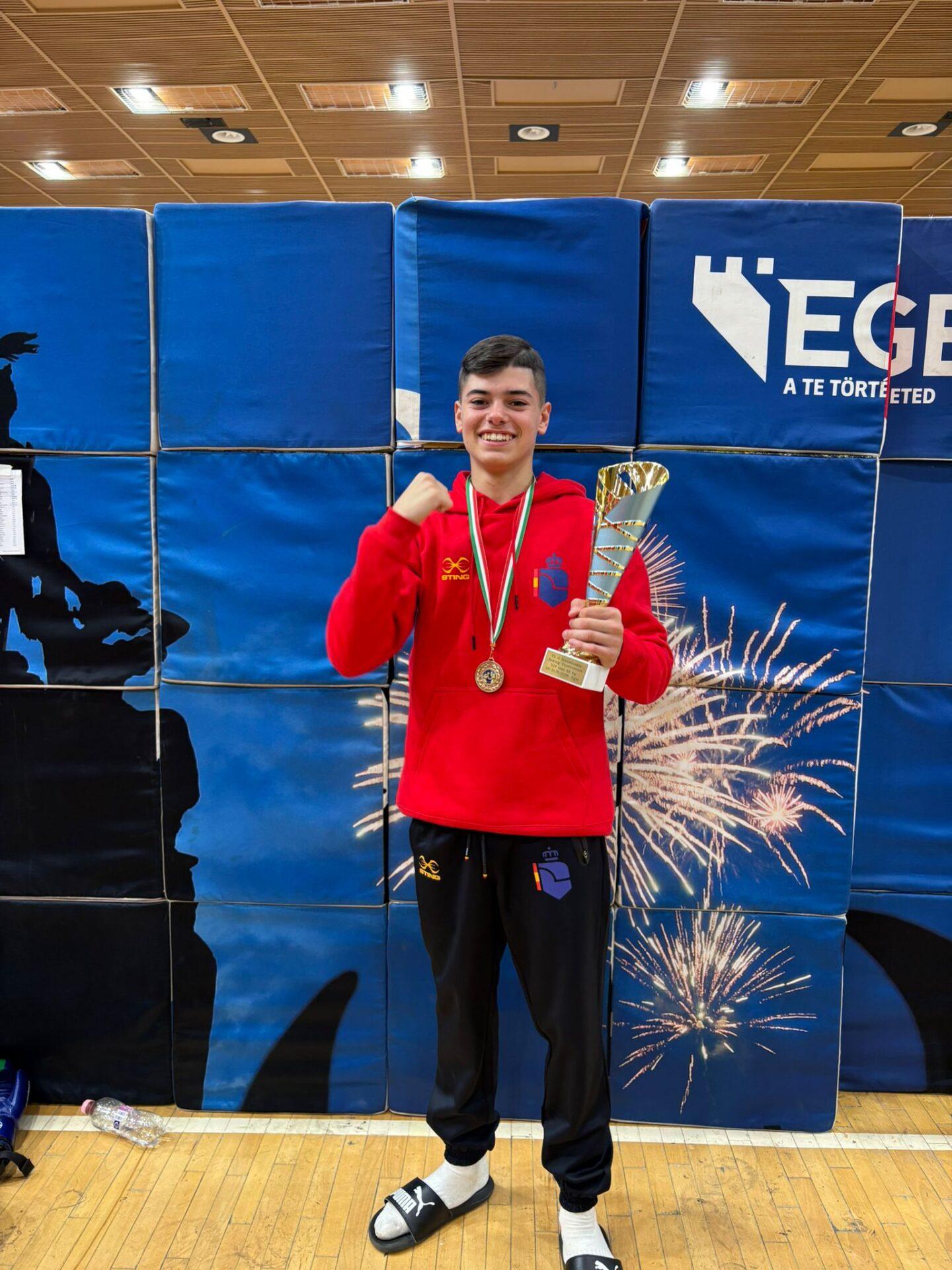 El bargueño Mario Hernández conquista el oro en Hungría y contribuye al subcampeonato de España por equipos