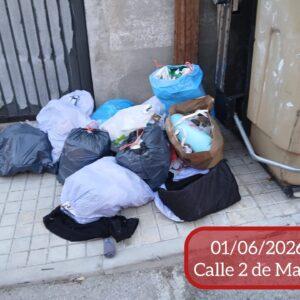 Incivismo: residuos y basura fuera de los contenedores.