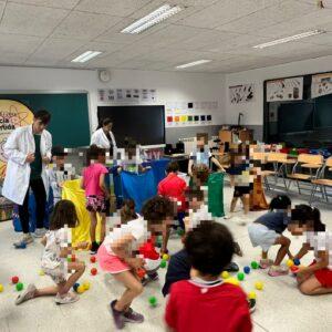 Primer taller de «Ciencia divertida» realizado en la mañana de hoy, 1 de junio de 2026 en el C.E.I.P. «Pintor Tomás Camarero»