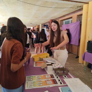 El IES Julio Verne de Bargas acoge un Punto Violeta para sensibilizar al alumnado en igualdad y prevención de la violencia de género.