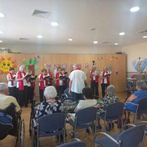 El Centro de Día celebra por primera vez un emotivo encuentro familiar con motivo del Día de los Abuelos