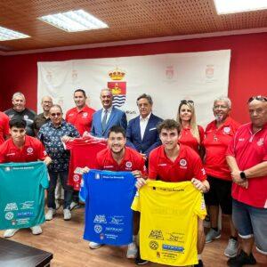 El AD Bargas presenta en el Ayuntamiento sus nuevas equipaciones para la temporada.