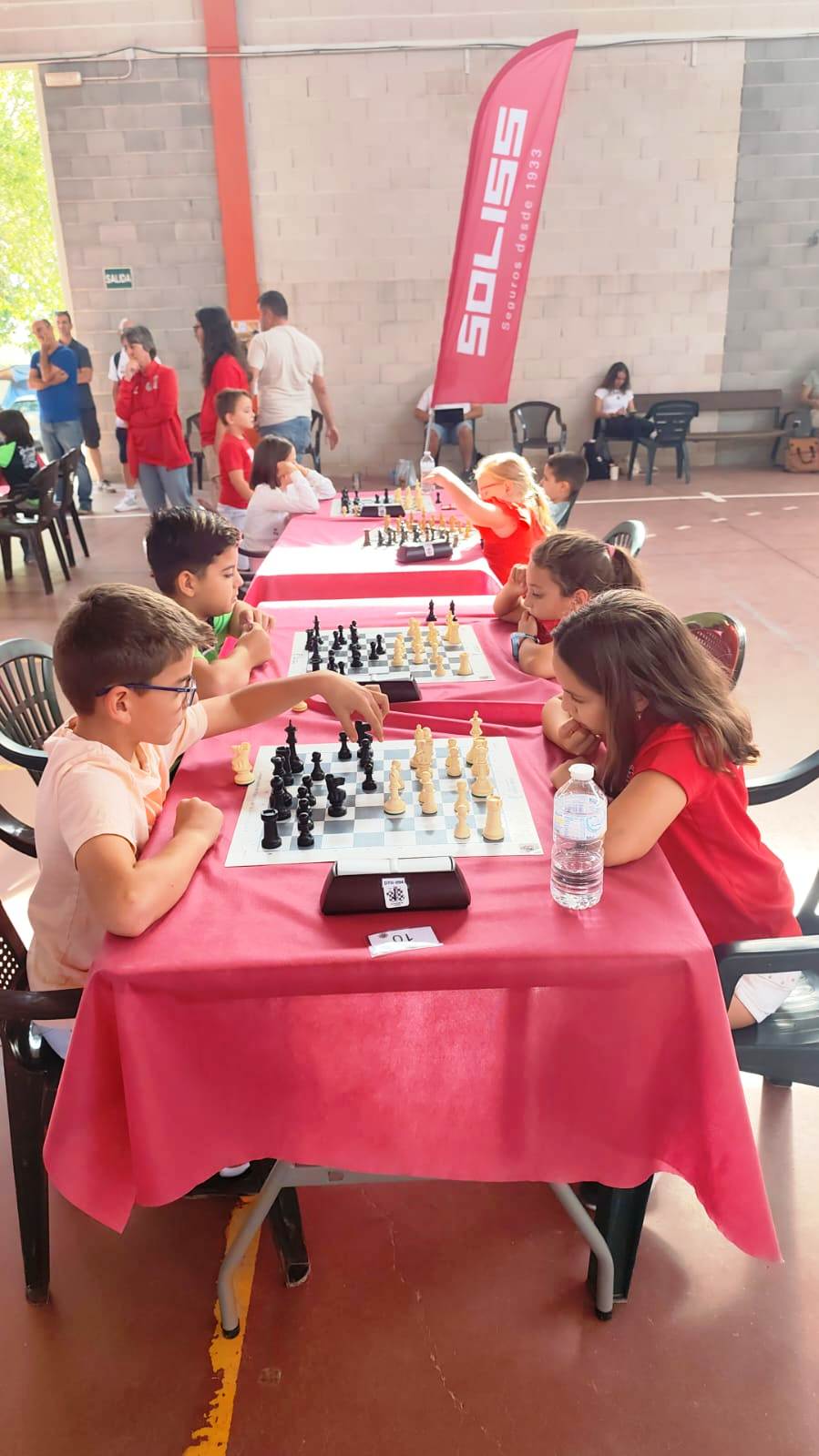 14B. PEQUES JUGANDO