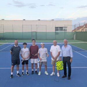 El Ayuntamiento de Bargas continúa mejorando sus instalaciones deportivas con la renovación de la pista de tenis